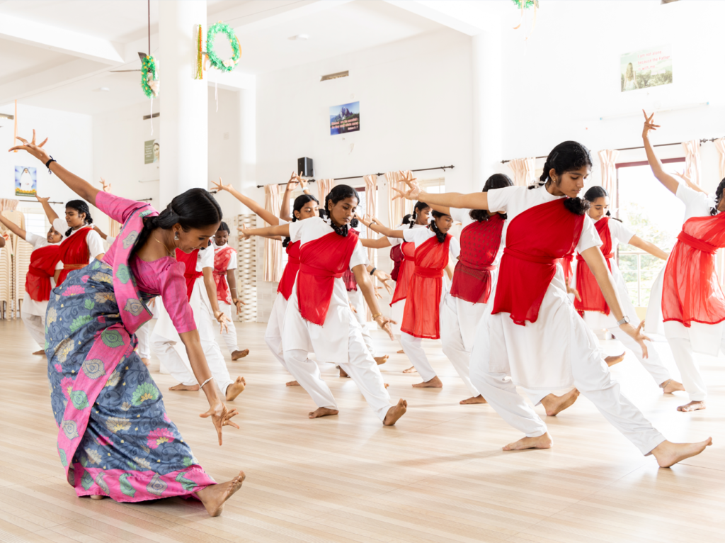 Dance2_Bharatanatyam_Nirmalamatha-Matric-School